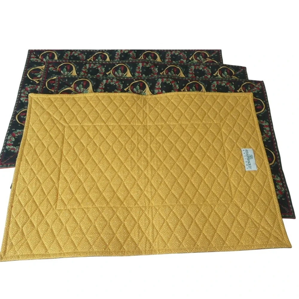 Vera Bradley Christmas Placemats Set of 4 Quilted Wreath French Horn Retired HTF